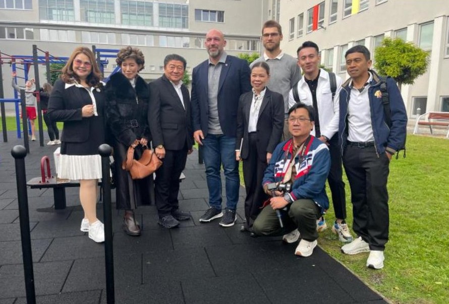 Thajská delegace přijela poznat model dvou škol pod jednou střechou